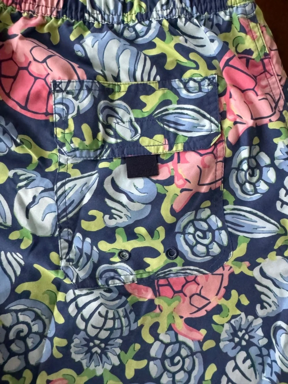 Vineyard Vines Swim Trunks Men's Large Turtle Print Beach Vacation Shorts